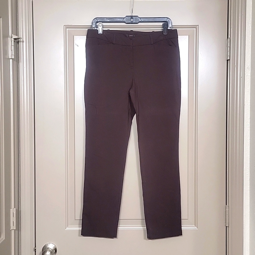 Stretchy slimfit brown slacks, perfect with heels 👠 😍